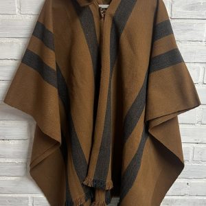 Poncho telar con gorro y líneas