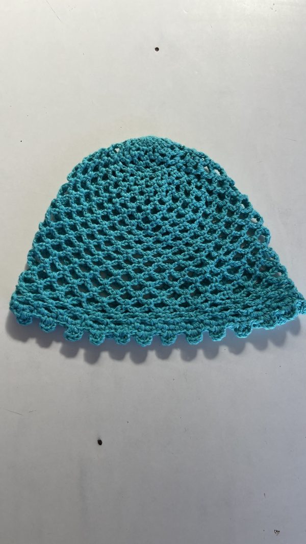 Casquete a crochet  modelo malla. - Imagen 2