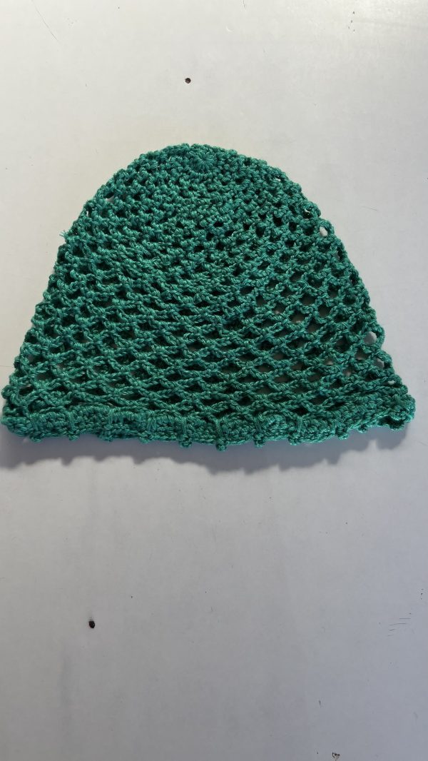 Casquete a crochet  modelo malla. - Imagen 7